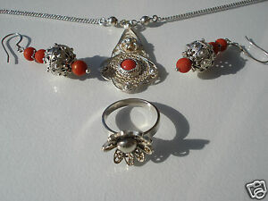 【送料無料】ジュエリー・アクセサリー ヴィンテージシルバーコーラルガラスパテボーバゲバッチbeau lot de bijoux vintages en argentcorail et pate de verrecollierbobague