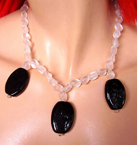 【送料無料】ジュエリー・アクセサリー ホワイトサタンガラスカラーブラックガラスj95  collier verre blanc satine et verre noir