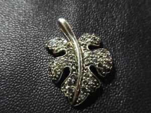 【送料無料】ジュエリー・アクセサリー シルバーペンダントジルコニウムpendentif  en argent 925 et zirconium en forme de feuille parfait etat
