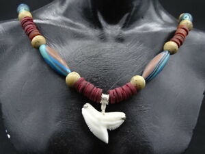 【貨物輸送無料】宝飾品・佩び物 タイガーシャークアフリカcollier dent de requin tigre et perles africaines