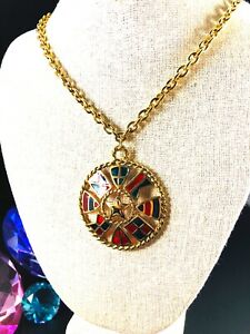 【貨物輸送無料】宝飾品・佩び物 トリファリトンゴールデンチェーンボートガラスメダリオンペンダントtrifari tm ton dore chaine collier nautique teinte verre pendentif medaillon