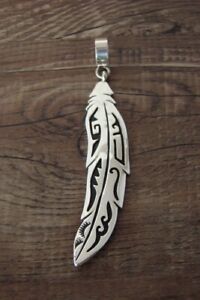 【貨物輸送無料】宝飾品・佩び物 ナバホシルバースターリングフェザーペンダントシンガーマシンnavajo argent sterling pendentif plume  tamp;r singer machine