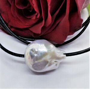 【貨物輸送無料】宝飾品・付属品 パールレザーコードネックレスrare geante blanc flameball nucleees perle sur veritable cuir cordon collier