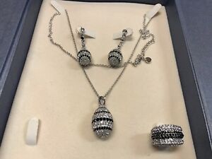 【貨物輸送無料】宝飾品・付属品 ヴィンテージコラーナオレッキーニアネロオリバーウェーバースワロフスキークリスタルtime of vintage collana orecchini anello oliver weber swarovski crystal biga449