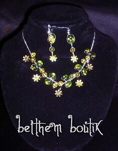 【送料無料】ジュエリー・アクセサリー ネックレスイヤリングペンダントparure collier boucles d oreille pendantes petites fleurs vert