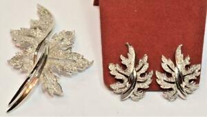 【貨物輸送無料】宝飾品・付属物 クリップイヤーブローチクラウンテクスチャシートセットsigne trifari crown texture feuille parure ensemble avec clip oreilles broche