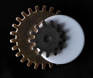 【送料無料】ジュエリー・アクセサリー ヴィンテージモダニズムコグスブローチbroche moderniste rouages vintage