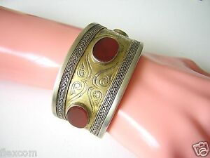 【貨物輸送無料】宝飾品・添え物 マッシブオープンクローブレスレットコルナリンエスノジュエリーノマドmassif ouvert bracelet griffe 3x cornaline ethno bijoux nomad 65,4 g