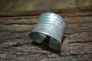 【送料無料】ジュエリー・アクセサリー メイドメインブレスレットシルバーカフエスニックジュエリーアート100 fait main bracelet manchette argent femme bijoux ethniques art tribal 104