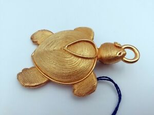 【送料無料】ジュエリー・アクセサリー ジョリーブローチペンデンティフトルトゥエフランスオレナパリjolie broche pendentif tortue signee orena paris made in france