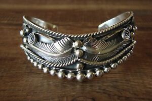 【送料無料】ジュエリー・アクセサリー ナバホメインスタンプマッシブシルバーブレスレットnavajo main estampe bracelet argent massif