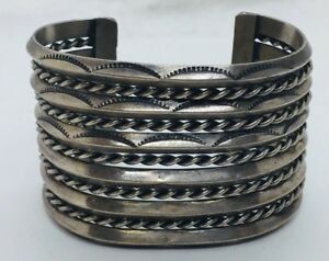【貨物輸送無料】宝飾品・佩び物 ヴィンテージナバホネイティブアメリカンシルバースターリングキャリンジッドブレスレットvintage navajo native americain argent sterling 11 row carinated bracelet rigide
