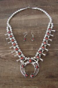 【送料無料】ジュエリー・アクセサリー ナバホシルバースターリングコーラルスカッシュフラワーネックレスセットnavajo argent sterling corail squash fleur ensemble collier