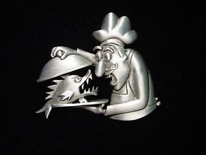 【送料無料】ジュエリー・アクセサリー ジョネットジュエリーシルバーピューターシェフスナップフィッシュピンjj jonette jewelry silver pewter chefs surprise ~ snapping fish pin