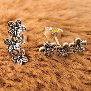 【送料無料】ジュエリー・アクセサリー スターリングシルバースタッドイヤリングクリアヨーロッパチャーム925 sterling silver dazzling daisies stud earrings clear cz european charm
