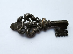 【送料無料】ジュエリー・アクセサリー ファンタジーキーブローチbroche ancienne fantaisie cle