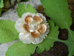 【送料無料】ジュエリー・アクセサリー ブローチancienne broche decor fleurs perle fantaisie vers 1950