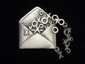 【送料無料】ジュエリー・アクセサリー ジョネットジュエリーシルバーピューターハグキスピンjj jonette jewelry silver pewter hugs amp; kisses in envelope pin