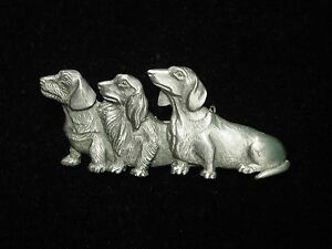 【送料無料】ジュエリー・アクセサリー ジョネットジュエリーシルバーピュータースリーダックスフントピンjj jonette jewelry silver pewter three dachshunds dog pin