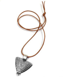 【送料無料】ジュエリー・アクセサリー ミノットチェーンブレスレットブラウントライアングルペンダントminott chaine bracelet marron pour nouer avec pendentif triangle 21393