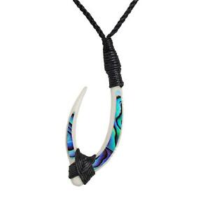 【送料無料】ジュエリー・アクセサリー ネックレスペンダントオスパウアロンマオリマトーフック81stgeneration collier pendentif os sculpte paua long maori hei matau hamecon