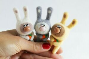 【送料無料】ジュエリー・アクセサリー ブローチニンジンベージュホワイトカラーhandmade needle felted brooch my little carrotonly beige or white colour｜hokushin