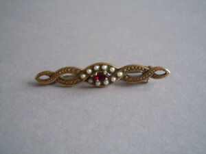 【送料無料】ジュエリー・アクセサリー ストラスクンストペルヘンゴールデンブローチカラーcouleur doree broche avec strass amp; kunstperlchen 3,1 g4,7 x 0,8 cm