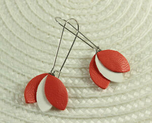 【送料無料】ジュエリー・アクセサリー オレンジレザーイヤリングホワイトboucles doreilles fleur de lotus en cuir orange, blanc