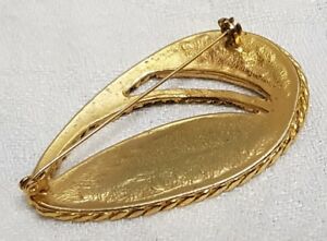 格安即決 送料無料 ジュエリー アクセサリー ジュエルヴィンテージピンゴールドメタルドロップテクスチャーススムーズツイストエフェクトbijou Vintage Broche Goutte Metal Dore Ajoure Texture Lisse Effet Torsade F3 新発売の Eliezerinvestmentslimited Com