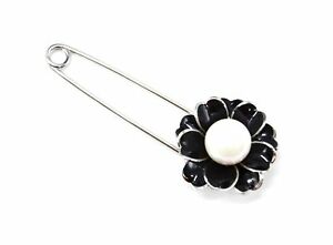 【送料無料】ジュエリー・アクセサリー ブラックメタルフラワーシルバーホワイトパールピンブローチbr292e broche epingle avec fleur metal noirargente et perle blanche