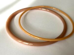 【送料無料】ジュエリー・アクセサリー ブレスレットヴィンテージプラスチックベージュローズlot de 2 bracelet tres fin vintage plastique beige rose amp; peche etat neuf