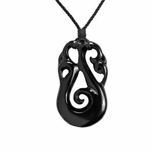 【送料無料】ジュエリー・アクセサリー ホーンニュージーランドコルスパイラルカラーペンダント81stgeneration collier pendentif en corne sculpte nouvellezelande koru spirale