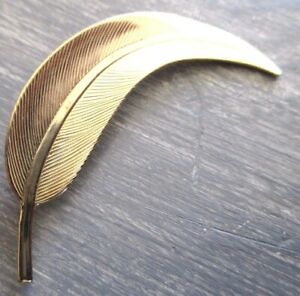 【送料無料】ジュエリー・アクセサリー レリーフヴィンテージブローチカットアウトbroche bijou vintage couleur or feuille deco gravee en relief 3420