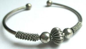 【送料無料】ジュエリー・アクセサリー ブレスレットオープンシルバーカラービーズヴィンテージfin bracelet rigide ouvert couleur argent perles gravees bijou vintage 1855