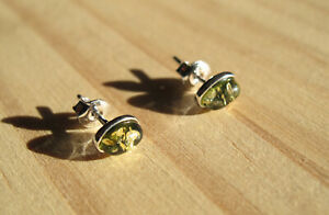 【送料無料】ジュエリー・アクセサリー カボショングリーンアンバーバルトシルバーイヤリングboucles doreilles cabochon ambre vert baltique et argent 925 14,615円