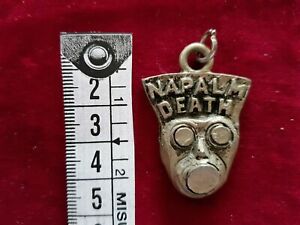 【貨物輸送無料】宝飾品・添え物 ナパームラロヴィンテージペンダントシオンドロメタロnapalm death rare raro vintage pendant pendente ciondolo インチ metallo year 80