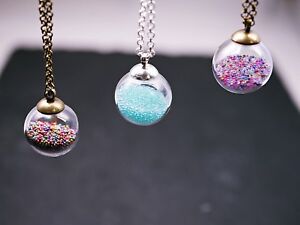 【貨物輸送無料】宝飾品・付属物 ネックレスガラスボールペンダントフィルドミニパールブロンズシルバーcollier avec boule de verre pendentif  rempli mini perles  bronze ou argent