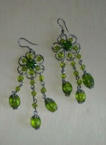 【送料無料】ジュエリー・アクセサリー グリーンフラワーペンダントイヤリングboucle doreille pendante fleur verte