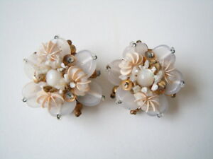【送料無料】ジュエリー・アクセサリー ヴィンテージクリップミックスfestive vieux vintage clips doreilles forme de fleur matiere melange 13,8 g o