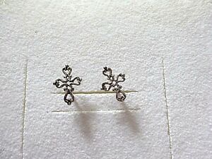 【送料無料】ジュエリー・アクセサリー シルバークロスイヤリングboucles doreille croix en argent massif