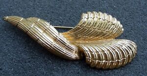 【送料無料】ジュエリー・アクセサリー ヴィンテージサインゴールデンヴォリューツブローチvintage signe dore volutes broche