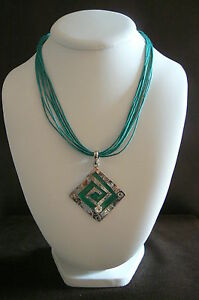 【送料無料】ジュエリー・アクセサリー ベリーボーコリアーラビリンザヴェルトオパリンナインtres beau collier fantaisie labyrinthe vert opaline neuf