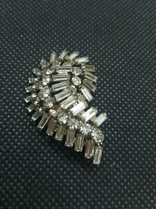 【送料無料】ジュエリー・アクセサリー ファンタジーブローチシルバーストラスメタルbroche fantaisie avec strass metal argente ref s302