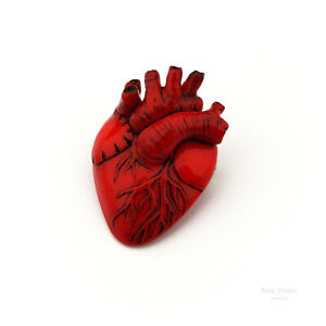 【送料無料】ジュエリー・アクセサリー レッドブローチピンハロウィーンanatomical heart pin halloween gift for nurse medical student anatomy red brooch