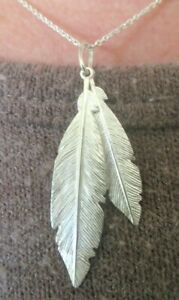 【送料無料】ジュエリー・アクセサリー レトロチェーンペンダントネックレスシルバーパンチレトロcollier reglable chaine pendentif 2 feuilles poincon argent 925 bijou retro 1990 15,584円