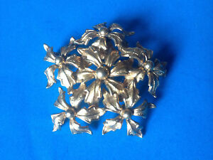 【送料無料】ジュエリー・アクセサリー カリエクセレンスフラワーブローチファインフラワーブロジュエリーbijoux broche fine fleurs par kari m excellence flower brooch