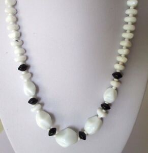 【送料無料】ジュエリー・アクセサリー オリジナルヴィンテージネックレスビーズbeau original collier bijou vintage perle de porcelaine blanche et noir 632
