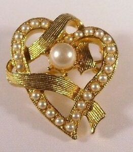 【送料無料】ジュエリー・アクセサリー ヴィンテージブローチハートエンボスビーズリリーフオープンゴールドカラーbroche bijou vintage coeur en relief perle blanche relief ajoure couleur or 197