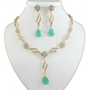 【送料無料】ジュエリー・アクセサリー スワロフスキーイヤリングRエレメンツウォーターグリーンウォータードロップparure collier doreilles luxe swarovskiR elements goutte deau vert deau