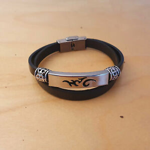 【送料無料】ジュエリー・アクセサリー ブラックレザーブレスレットダブルメタルセントラルエレメントbracelet en cuir de couleur noire, double avec elements centraux en metal